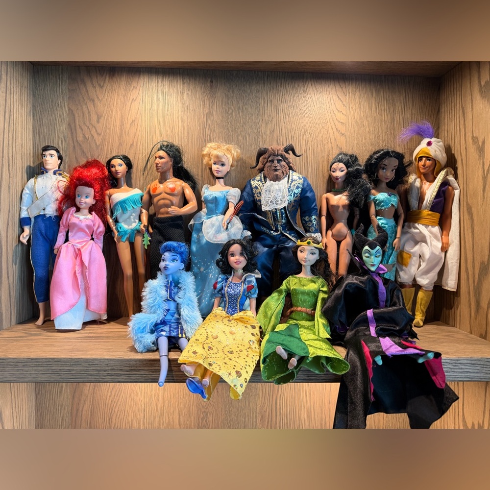 Disney Princess and Villains Doll Set with Vibrant Colors